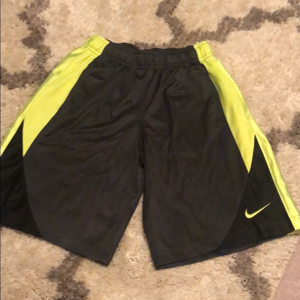 Boys S - Nike Shorts